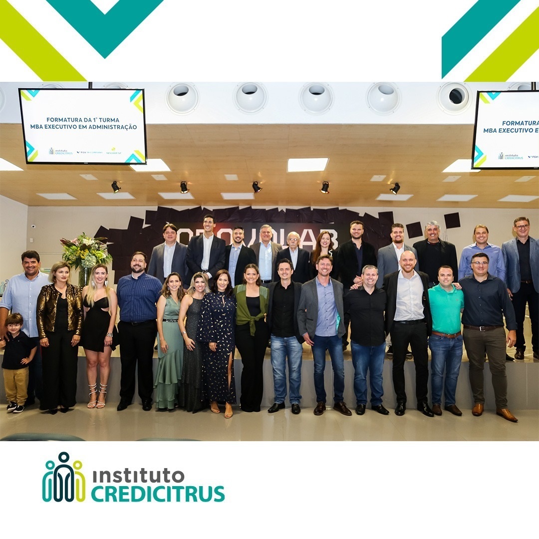 1ª Turma do MBA Executivo em Administração comemora a conquista da formatura